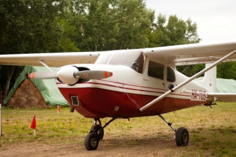 Cessna-175 a Bodor Majorban bosor.85.480